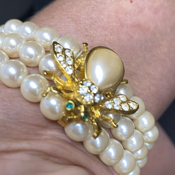 Joan Rivers Collection Triple Strand Faux Pearl Bee Bracelet Rhinestone - Picture 2 of 16